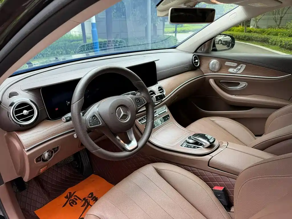 Mercedes-Benz E-Class — миниатюра 4