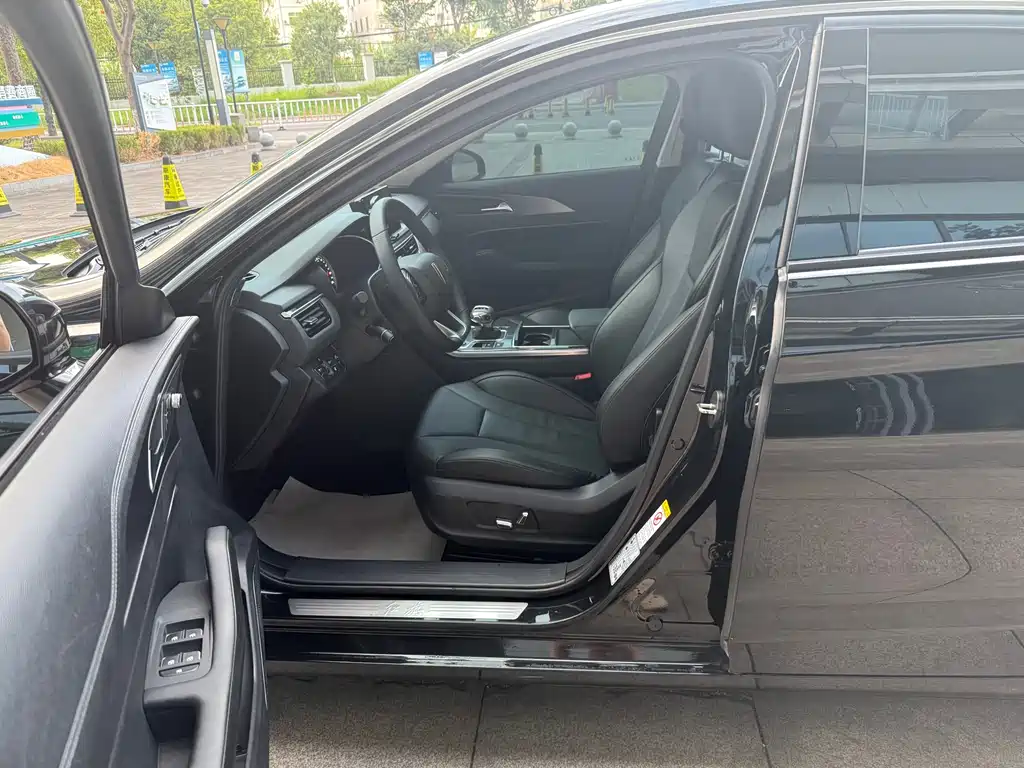 RED FLAG HONGQI H5