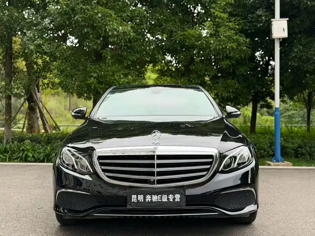 Mercedes-Benz E-Class — миниатюра 2