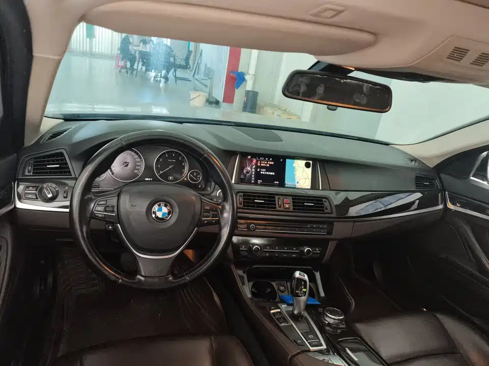 BMW 5 Series — миниатюра 5