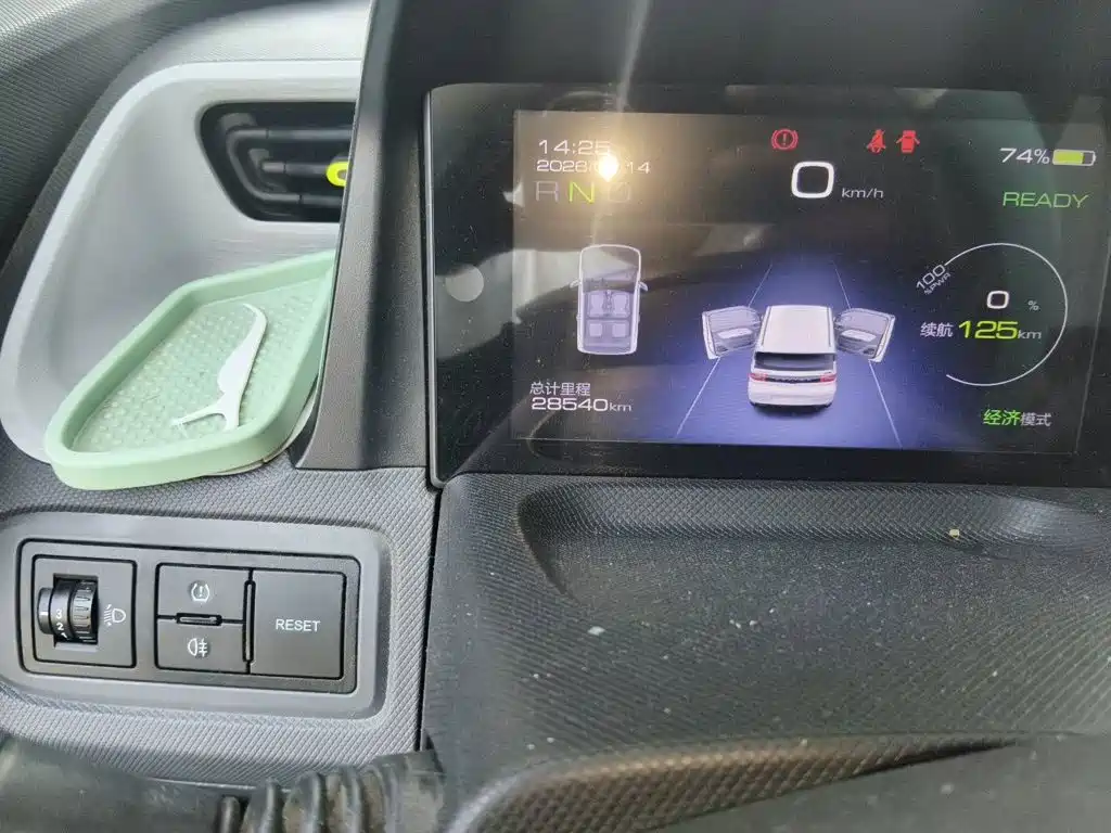 Wuling MINIEV — миниатюра 13