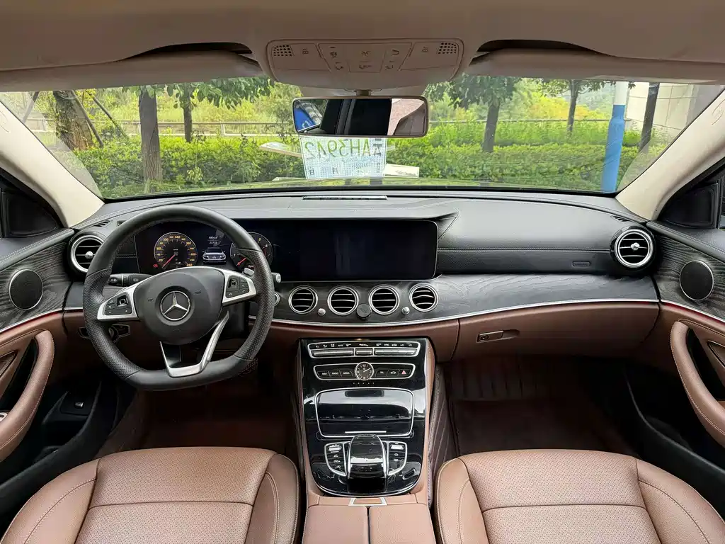 Mercedes-Benz E-Class — миниатюра 5