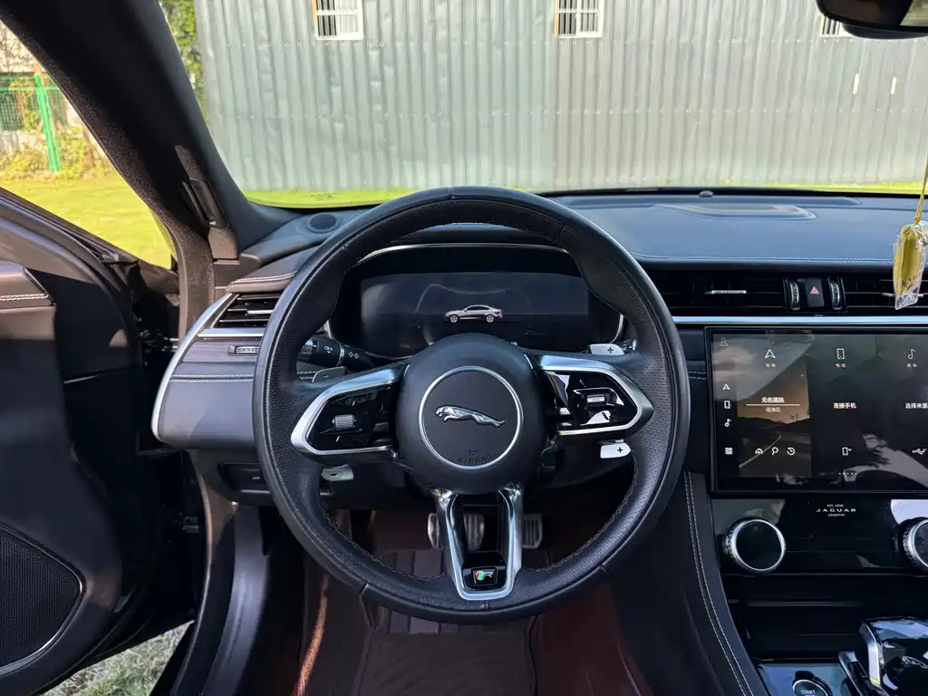 Jaguar XFL — миниатюра 10
