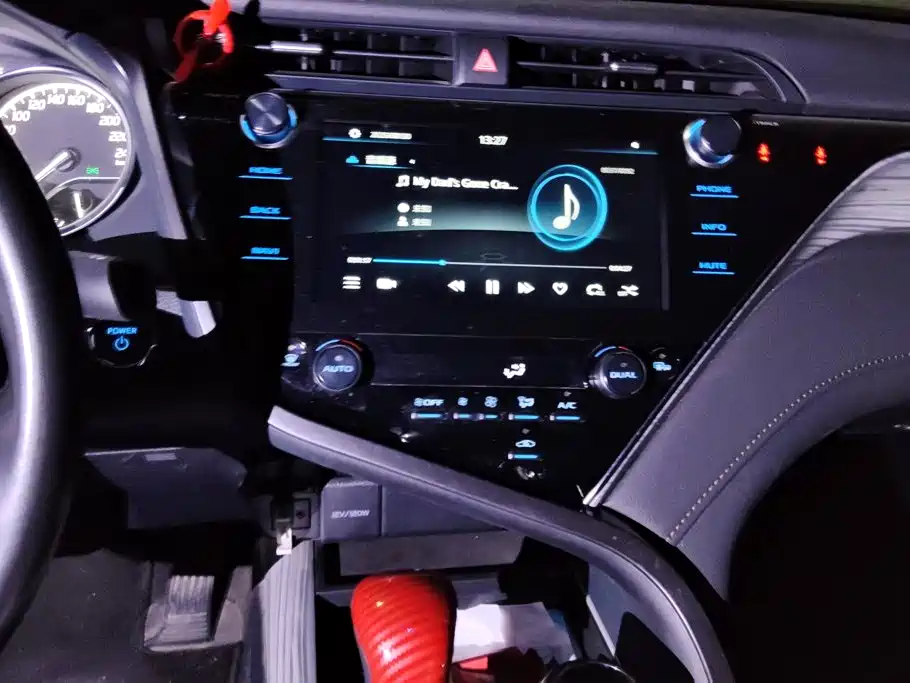Toyota Camry — миниатюра 13