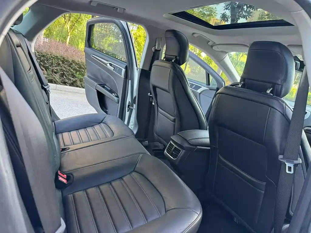 Ford Mondeo — миниатюра 9