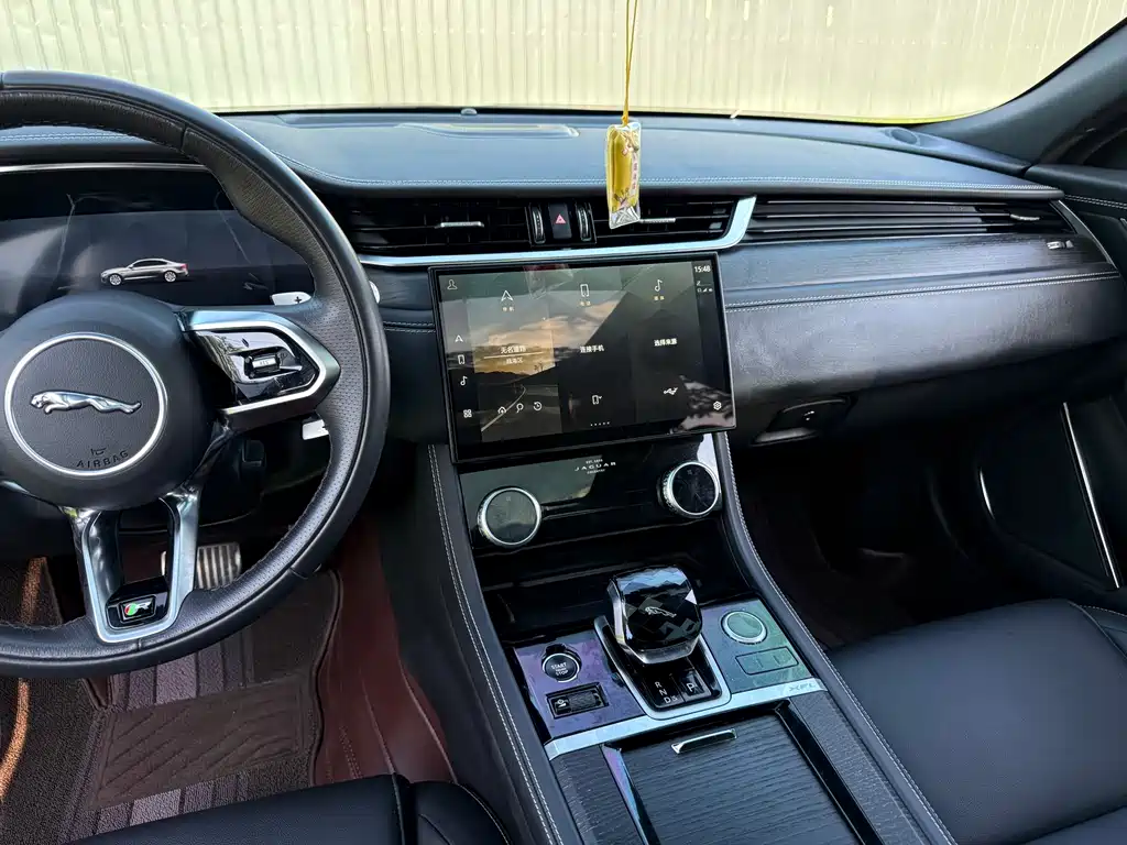 Jaguar XFL — миниатюра 11