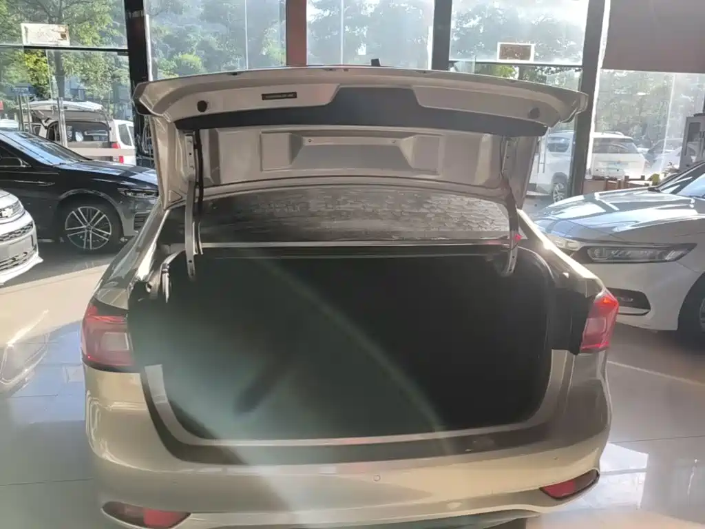 Roewe i5 — миниатюра 19