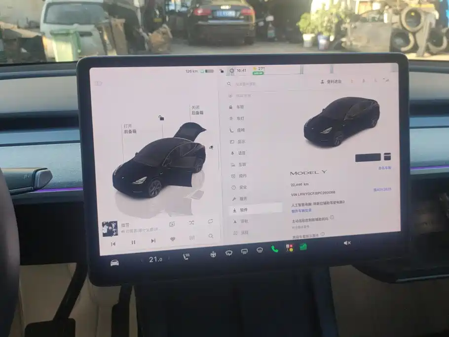 Tesla Model Y — миниатюра 14