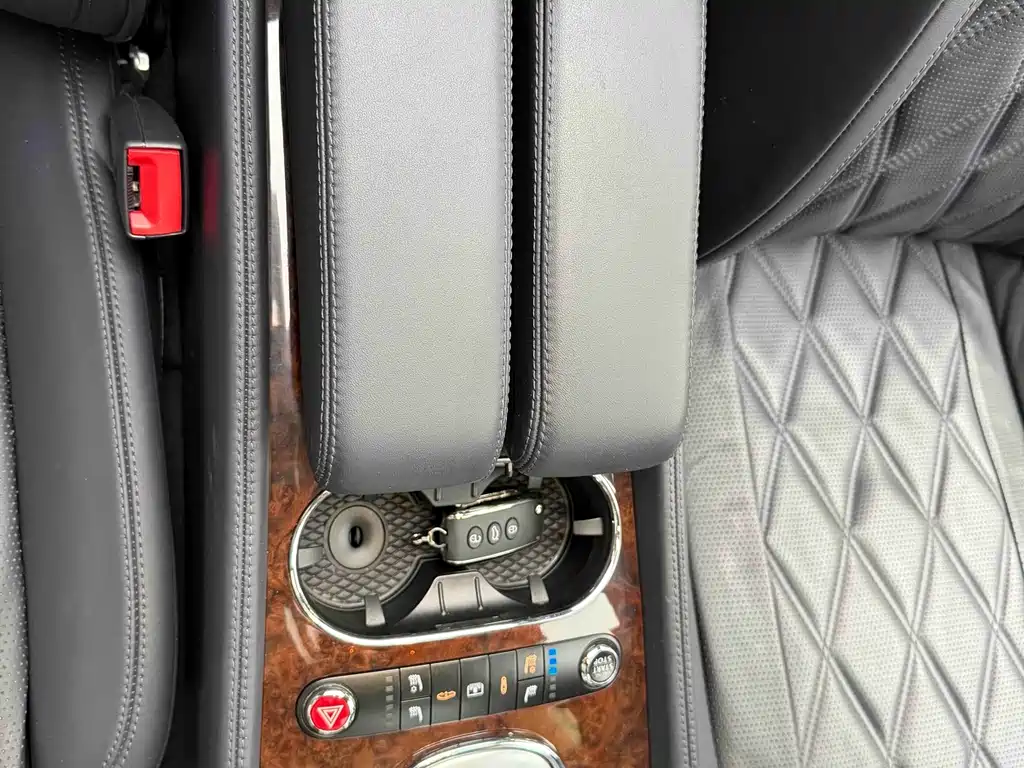 Bentley Flying Spur — миниатюра 10