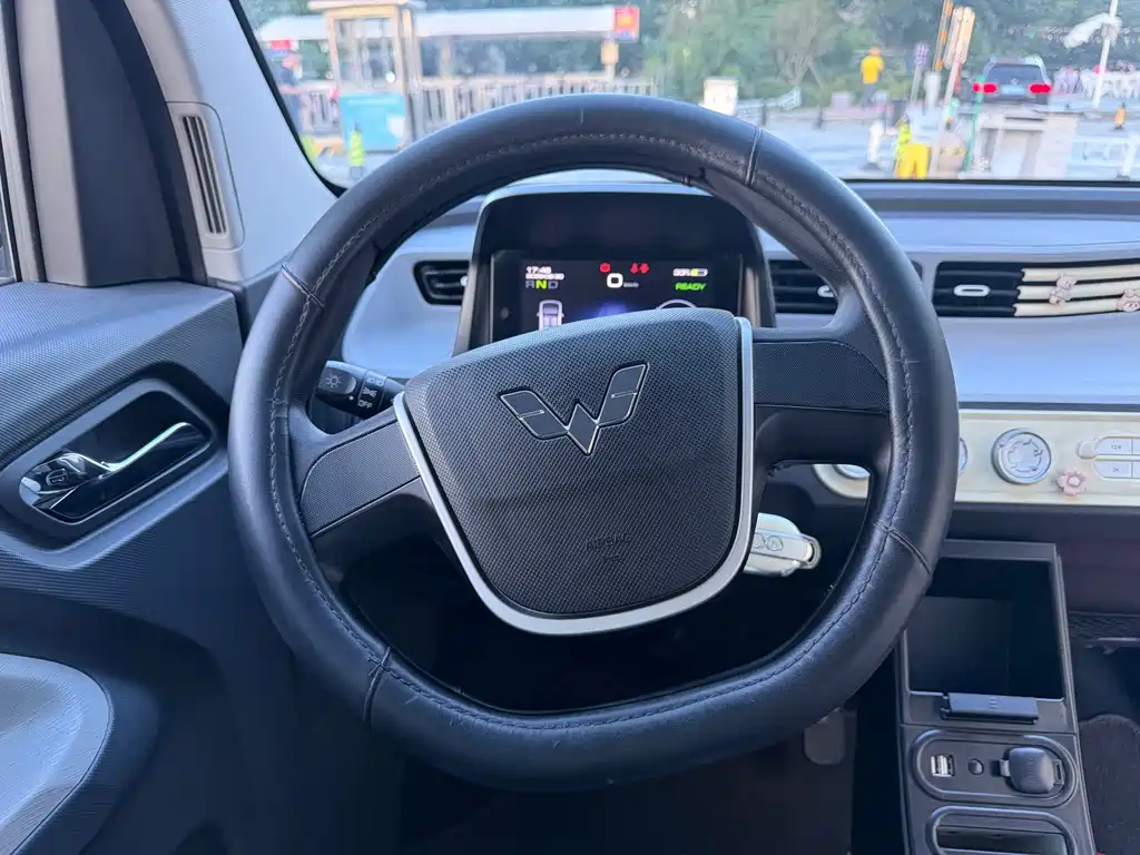 Wuling MINIEV — миниатюра 8