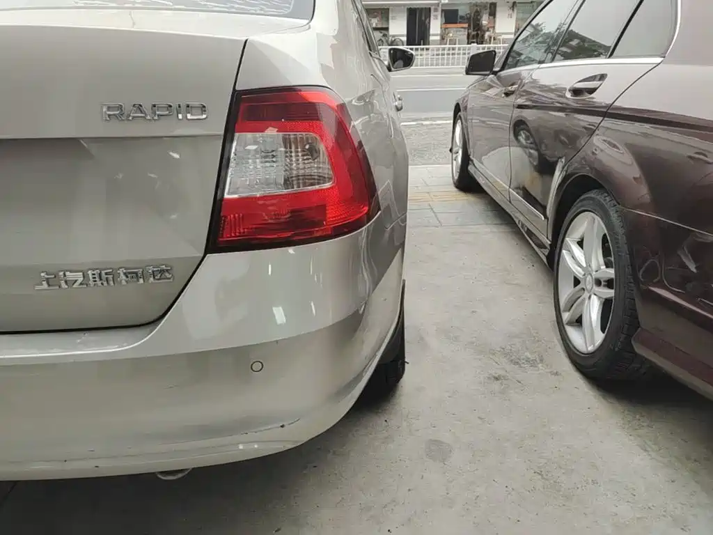 Skoda Rapid — миниатюра 8