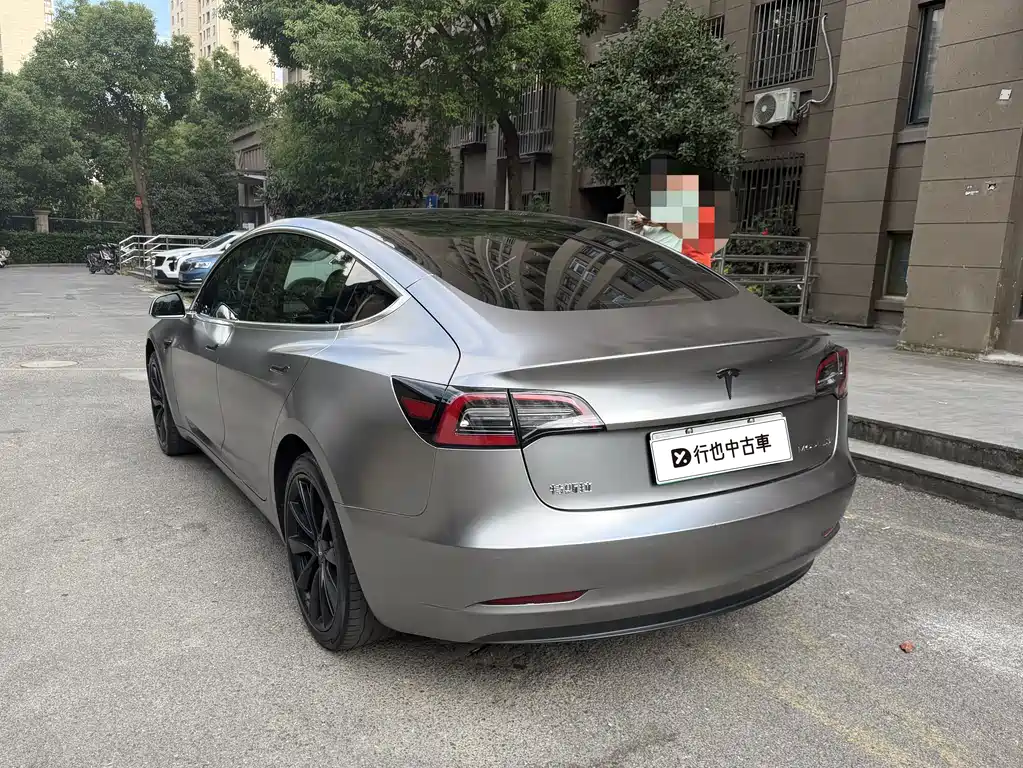 Tesla Model 3 — миниатюра 5