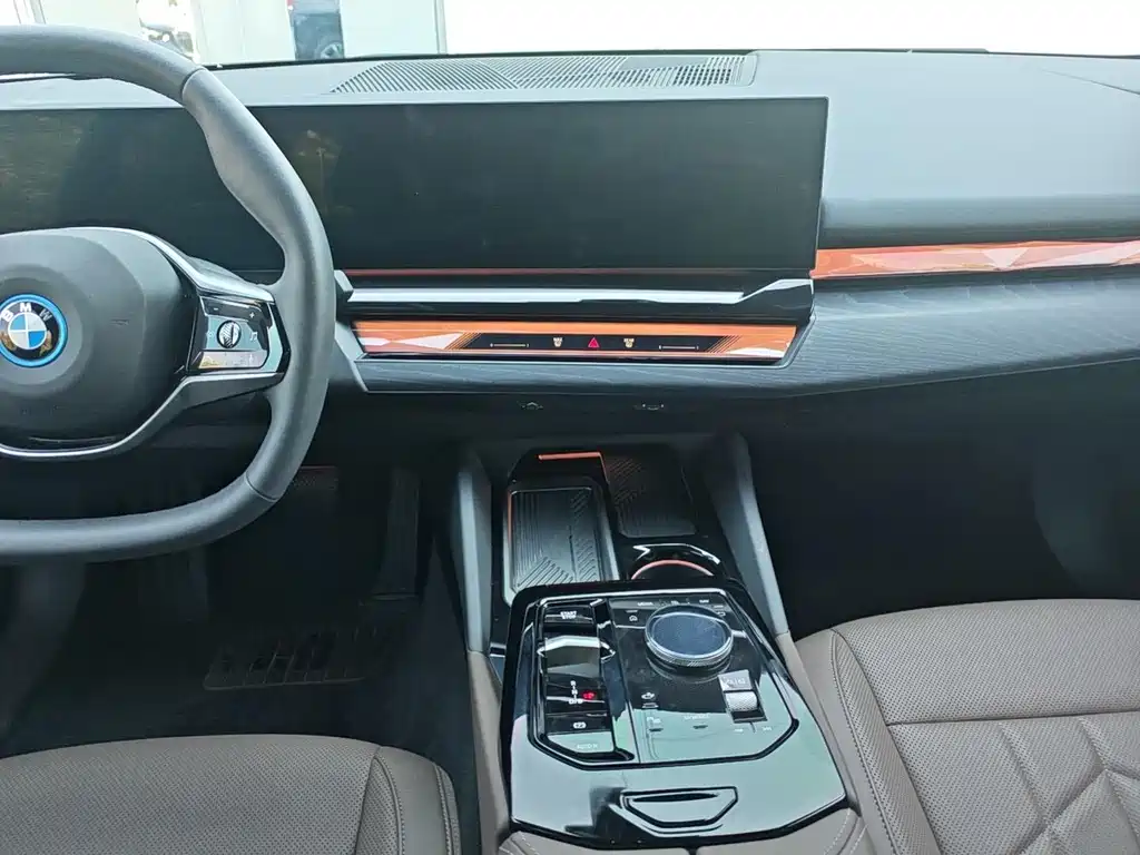 BMW i5 — миниатюра 10