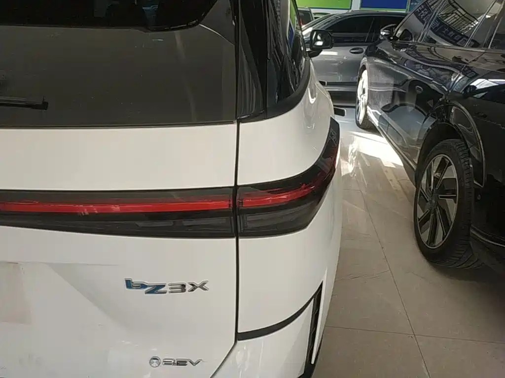Toyota bZ3X — миниатюра 8
