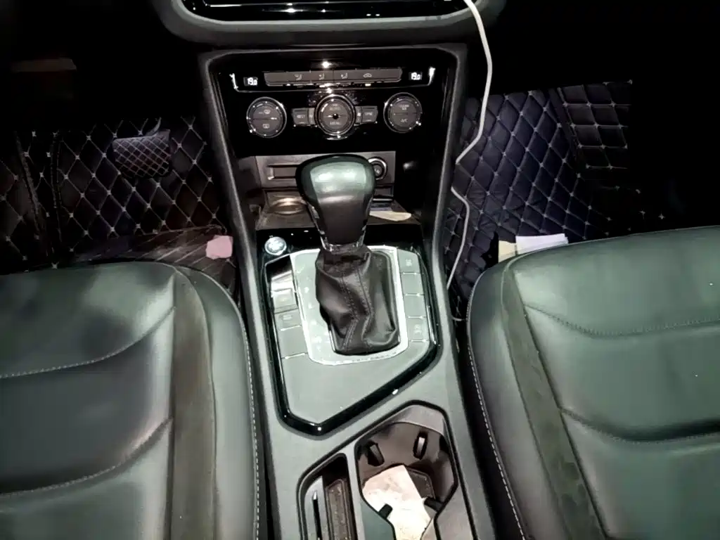 Volkswagen Tiguan L — миниатюра 14