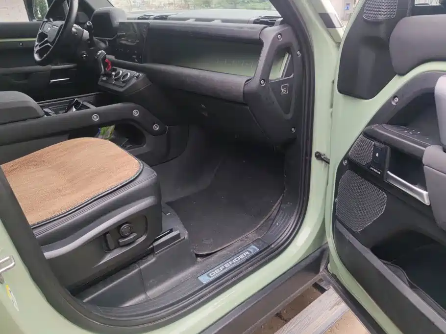 Land Rover Defender — миниатюра 8