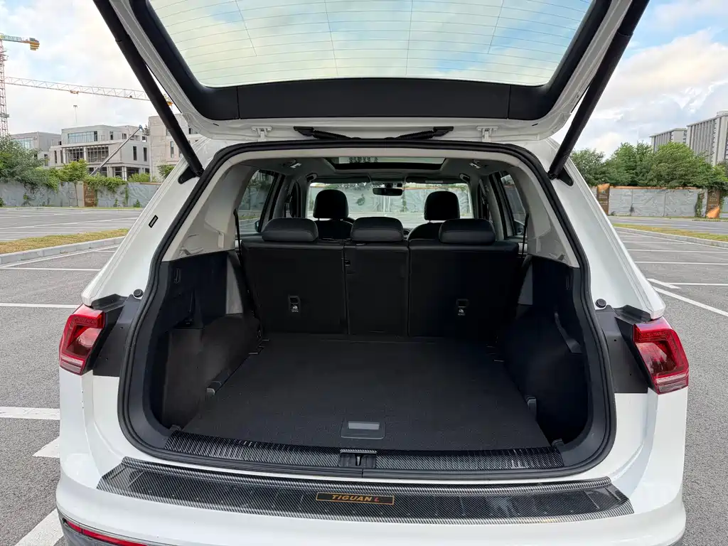 Volkswagen Tiguan L — миниатюра 18