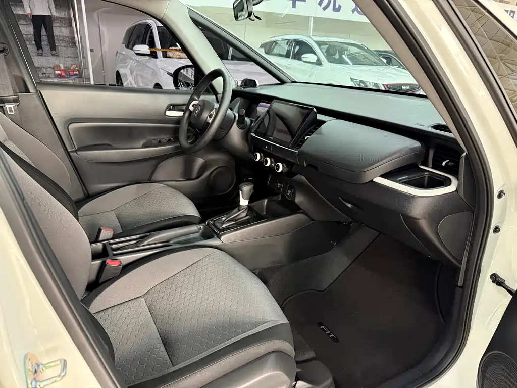 Honda Fit — миниатюра 6