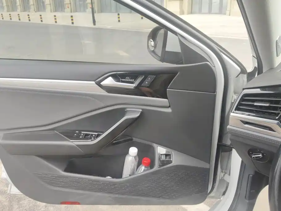 Volkswagen Sagitar — миниатюра 7