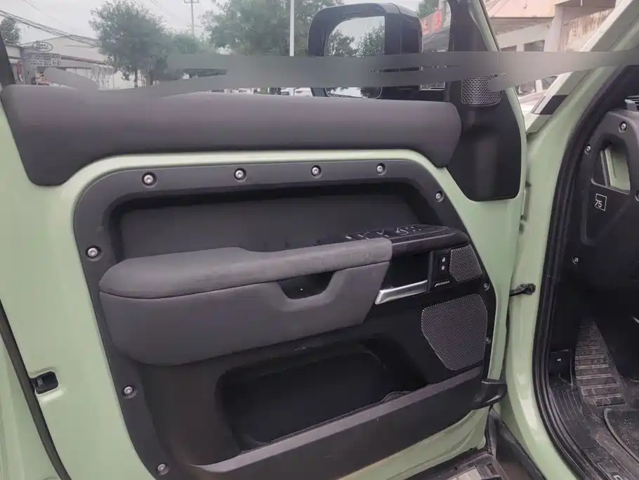 Land Rover Defender — миниатюра 7