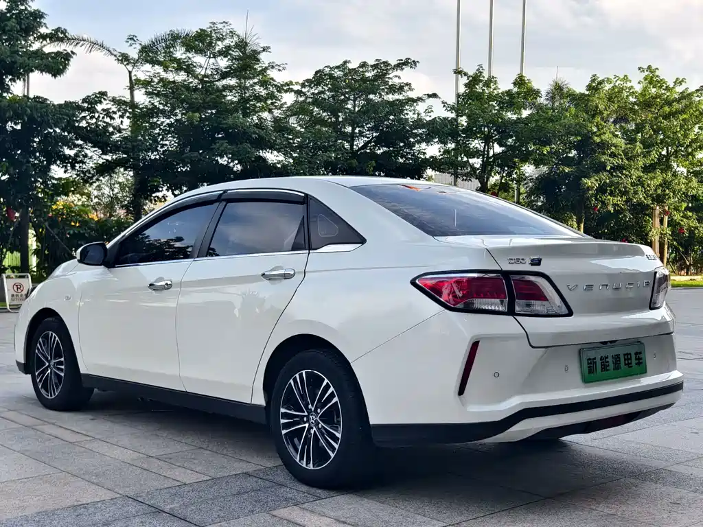 Venucia D60 EV — миниатюра 5