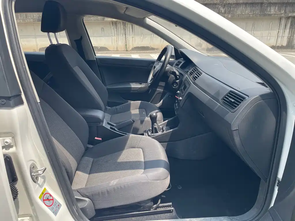 Volkswagen Santana — миниатюра 11