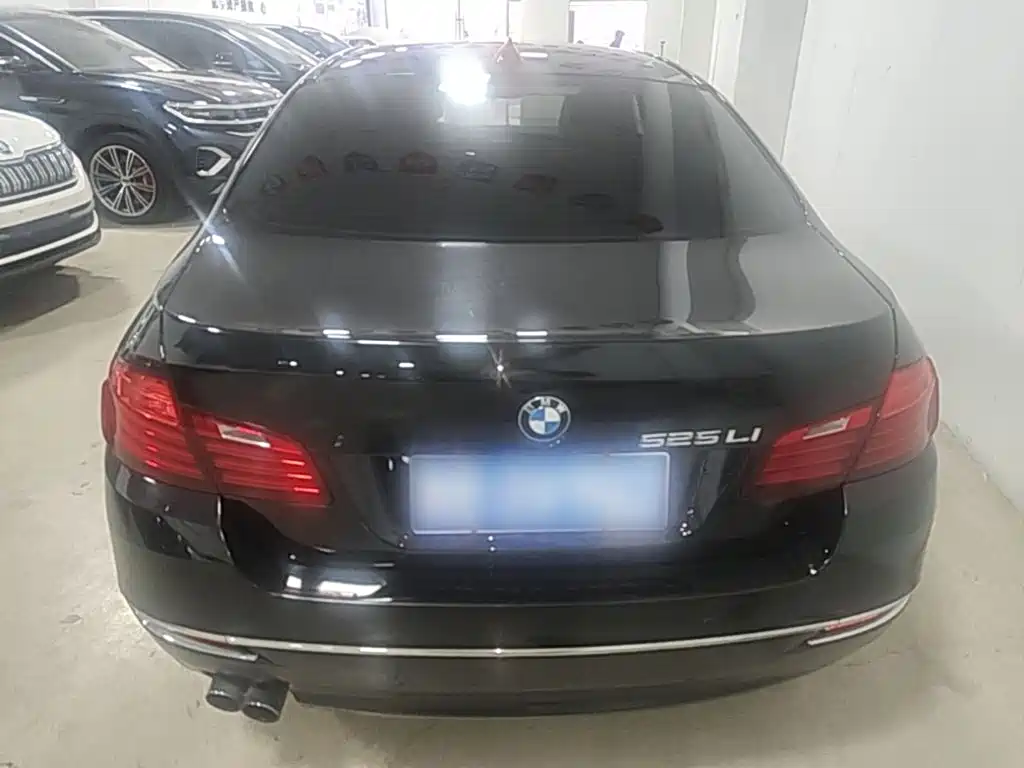 BMW 5 Series — миниатюра 6
