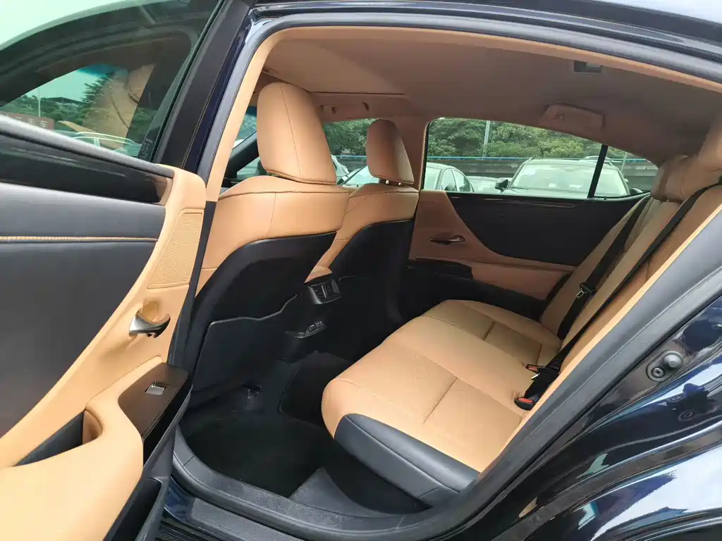 Lexus ES — миниатюра 9