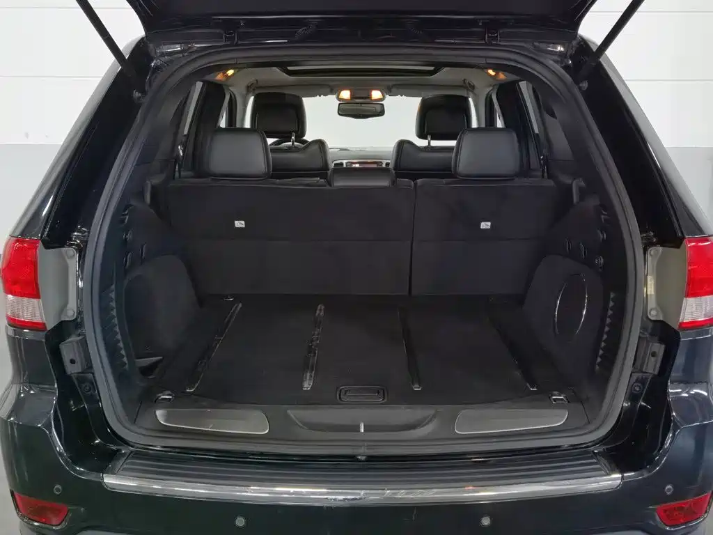 Jeep Grand Cherokee (Import) — миниатюра 16