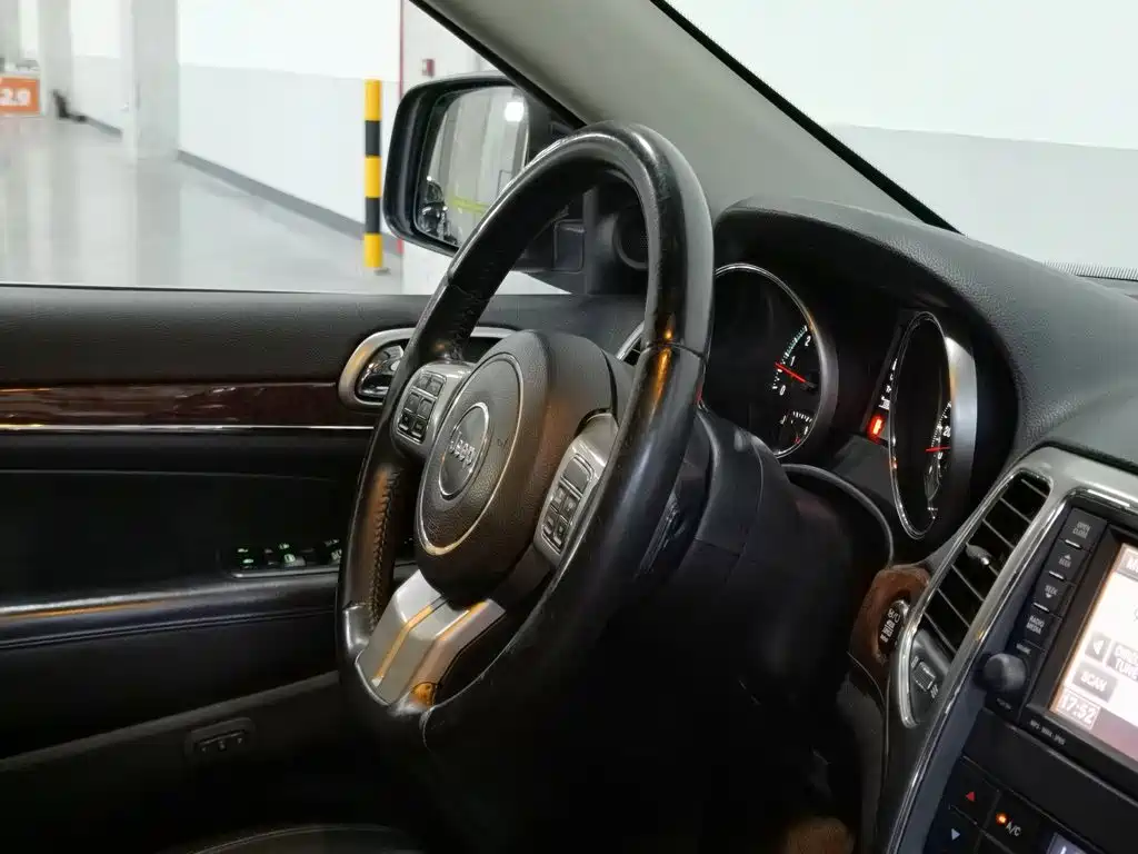 Jeep Grand Cherokee (Import) — миниатюра 22