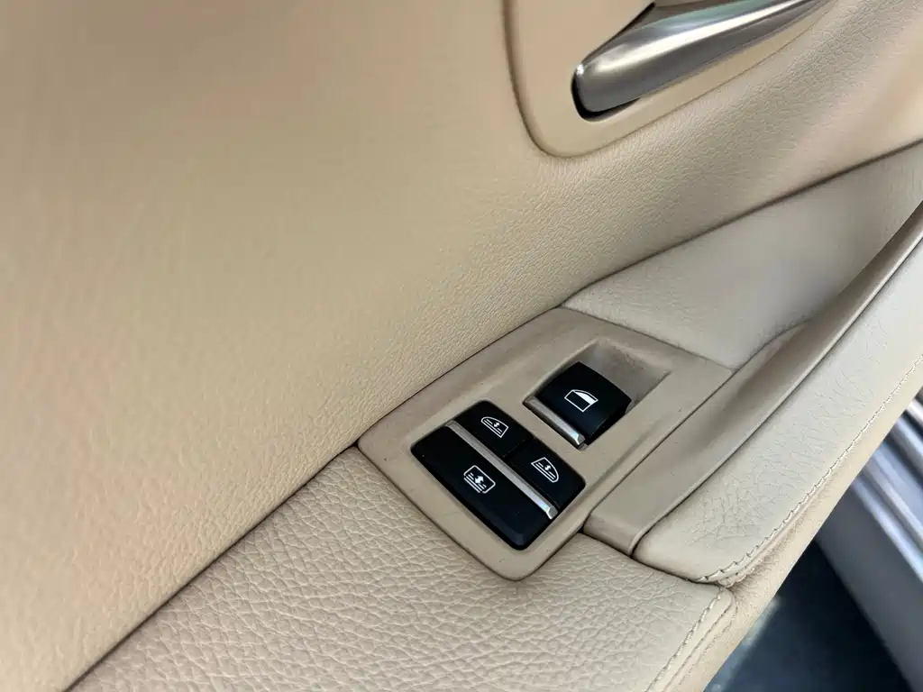 BMW 5 Series — миниатюра 9