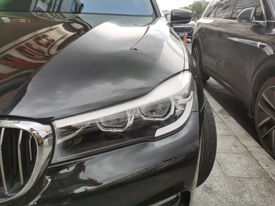 BMW 7 Series — миниатюра 5