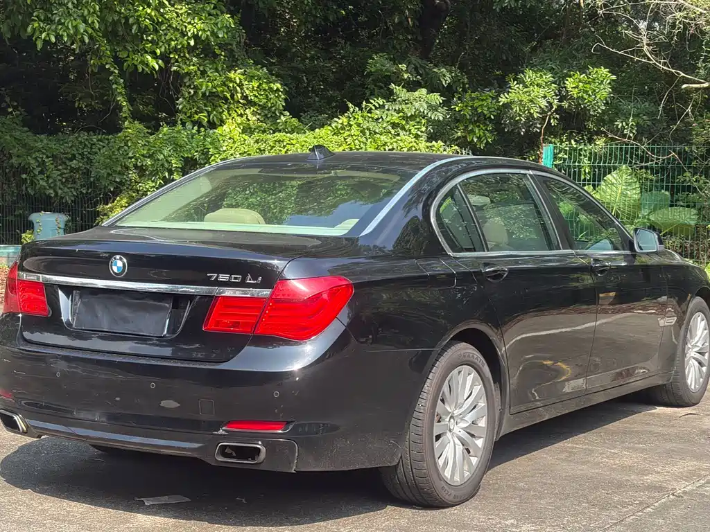 BMW 7 Series — миниатюра 3