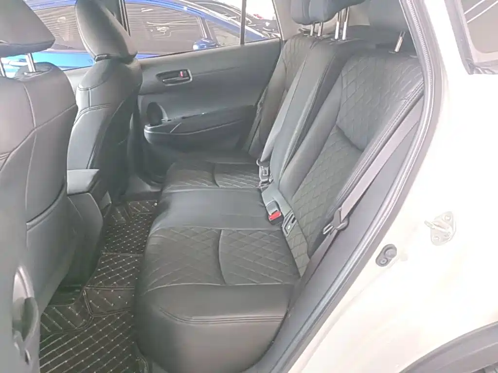 Toyota Corolla Cross — миниатюра 17