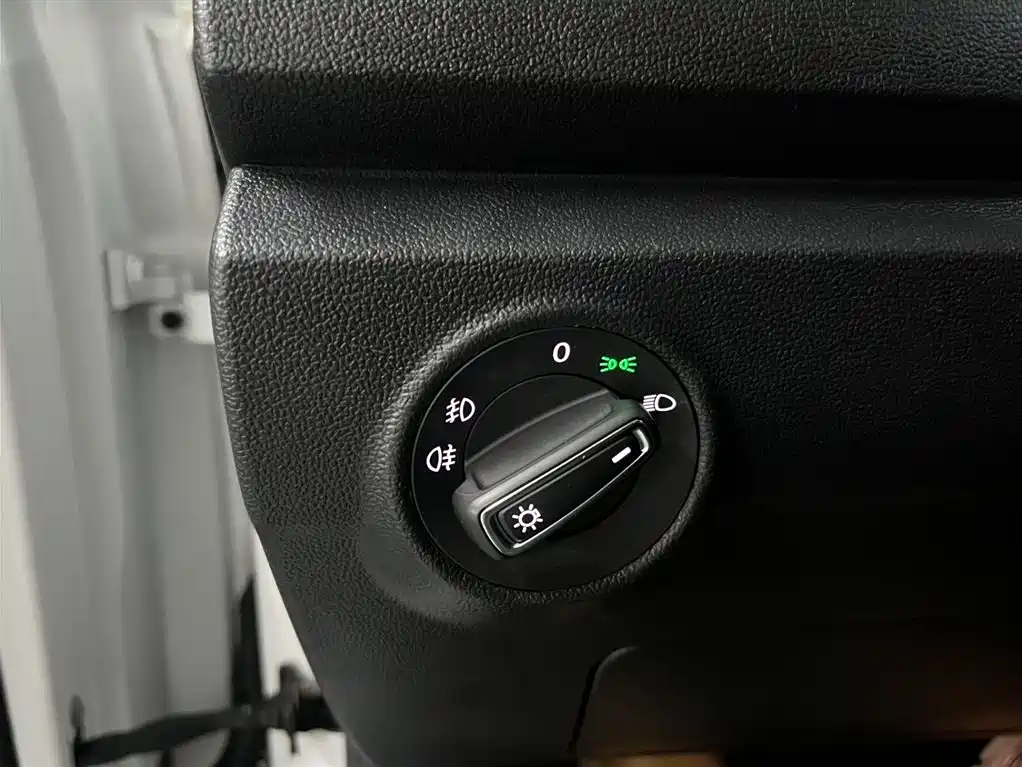 VOLKSWAGEN T ROC EXPLORING SONGS