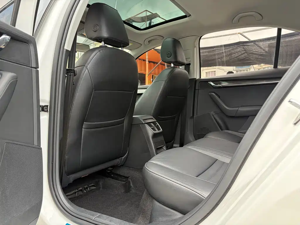 Skoda Octavia — миниатюра 9