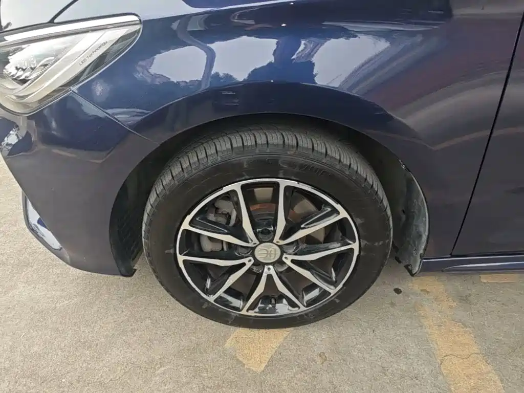 BYD MAX — миниатюра 23