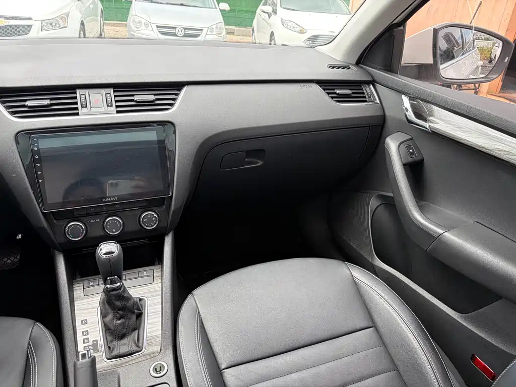 Skoda Octavia — миниатюра 12