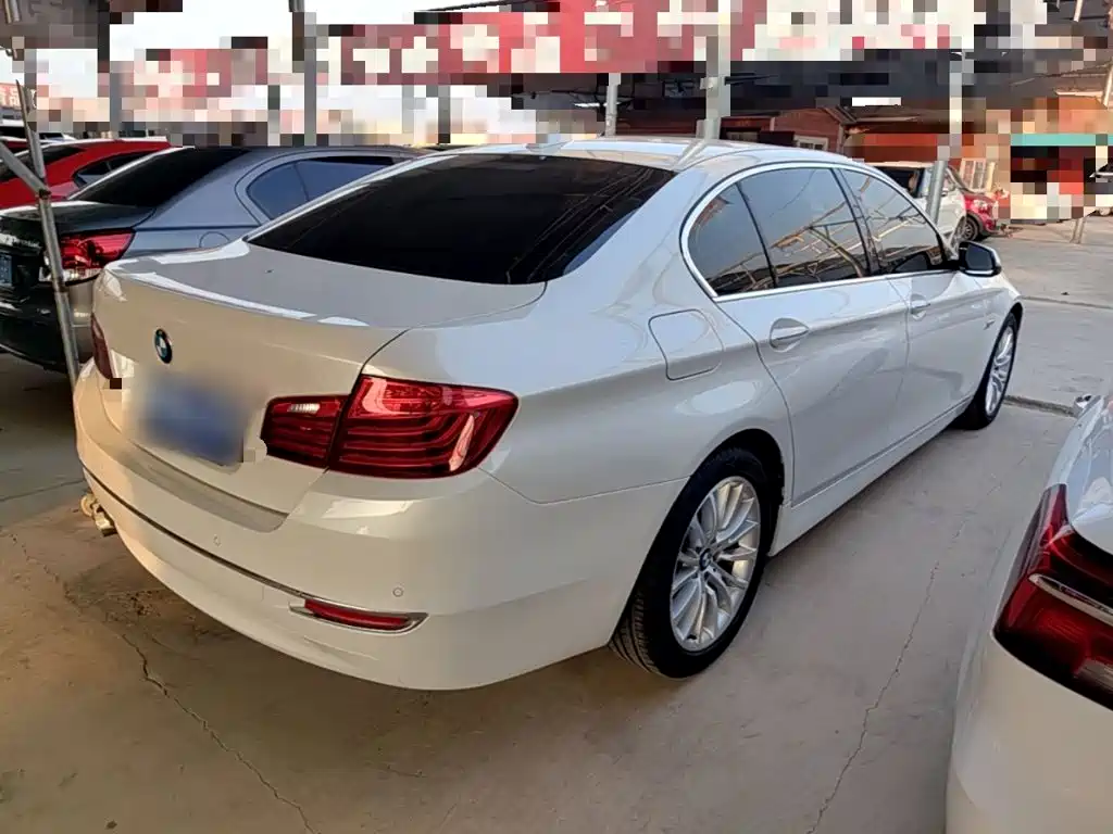 BMW 5 Series — миниатюра 7