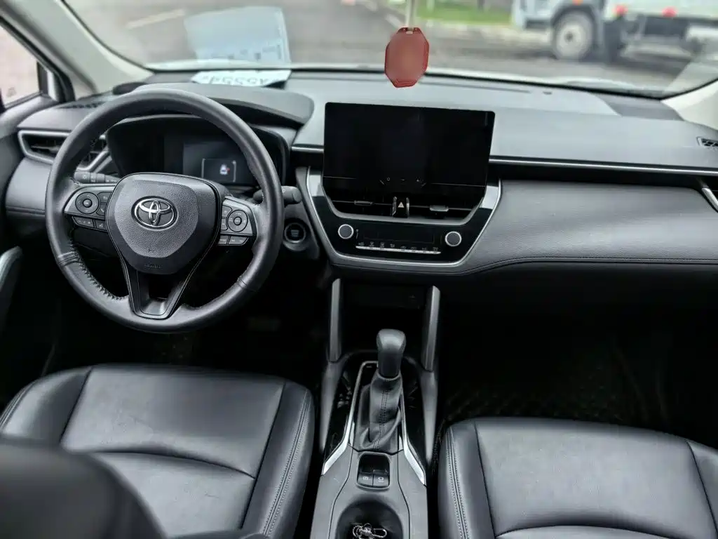 Toyota Corolla Cross — миниатюра 14