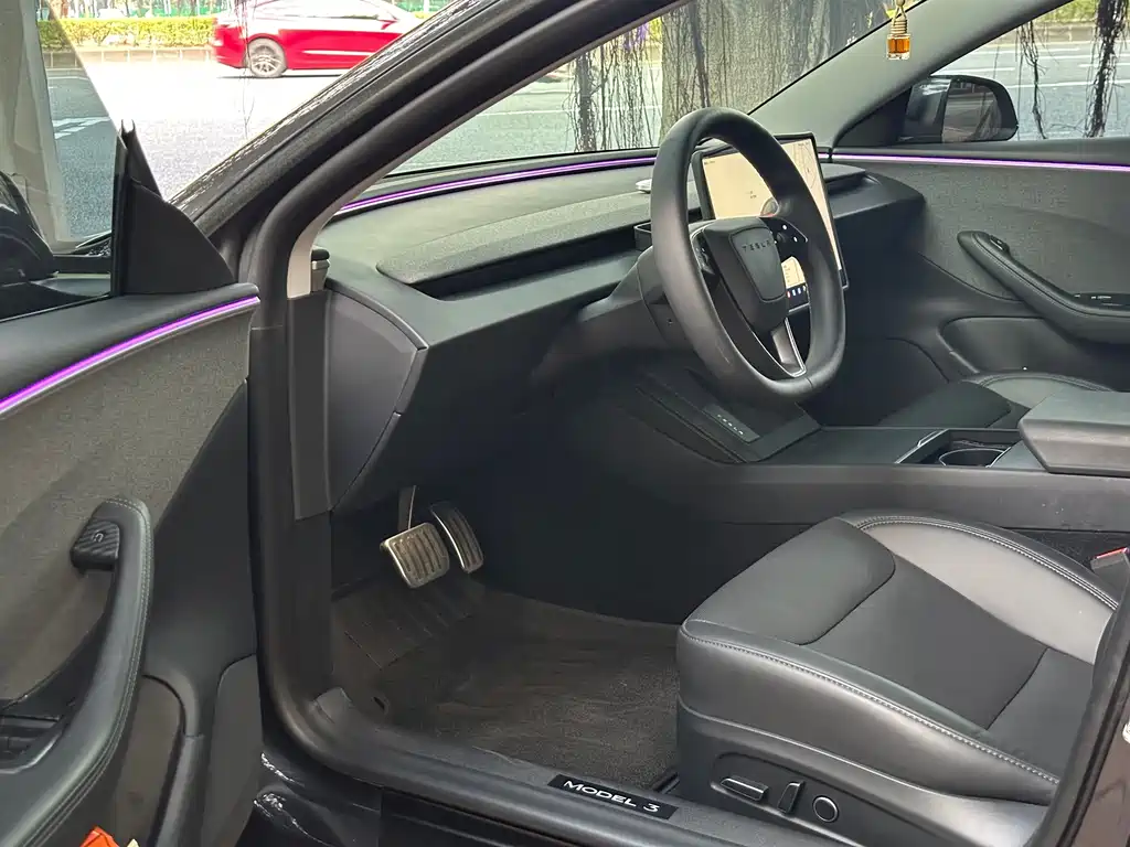 Tesla Model 3 — миниатюра 9