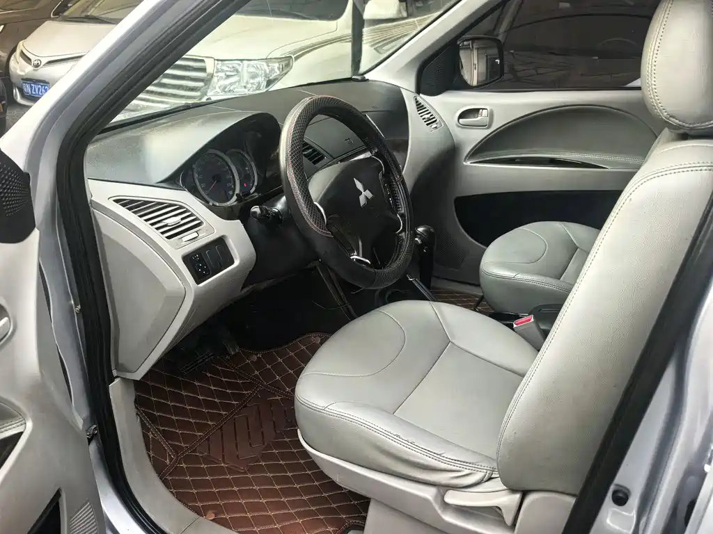 Mitsubishi Zinger — миниатюра 11