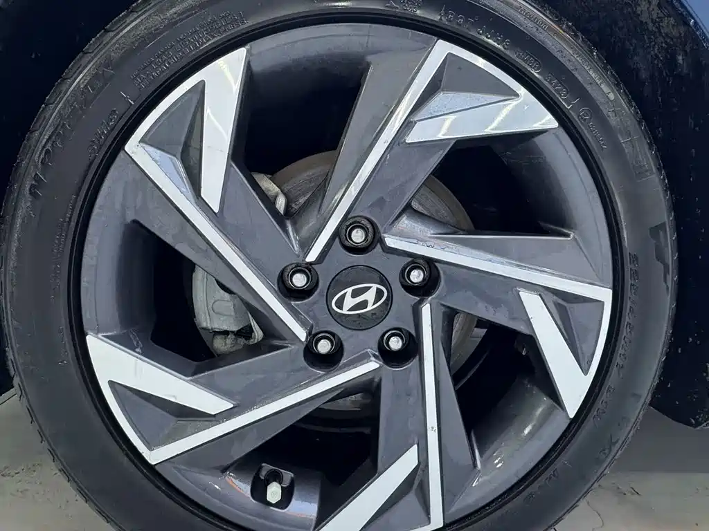Hyundai Elantra — миниатюра 24