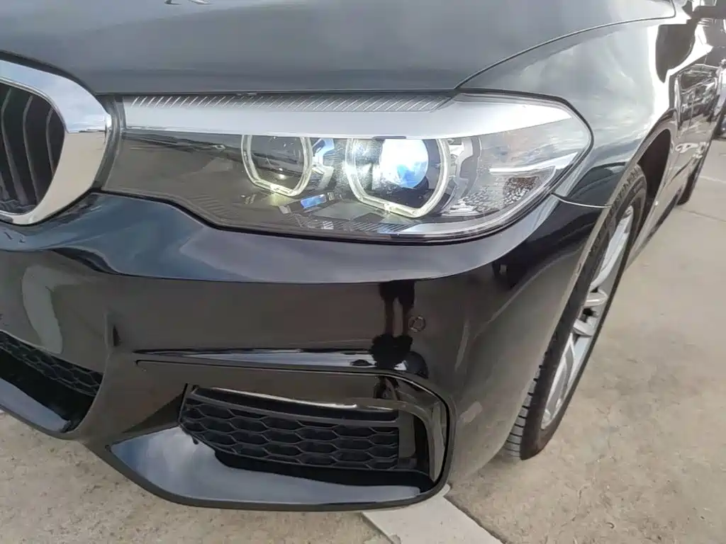 BMW 5 Series — миниатюра 24