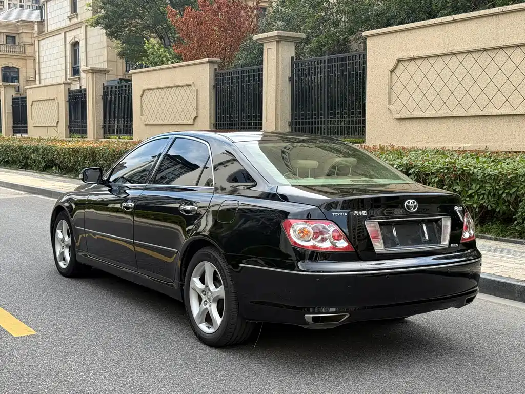 Toyota Reiz — миниатюра 6