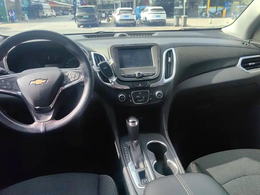 Chevrolet Equinox — миниатюра 12