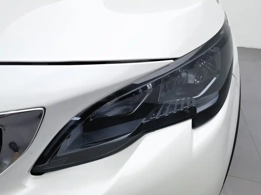 Peugeot 5008 — миниатюра 7