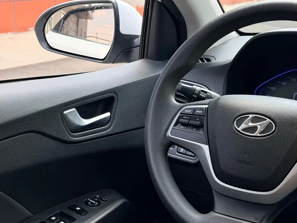 Hyundai Verna — миниатюра 15