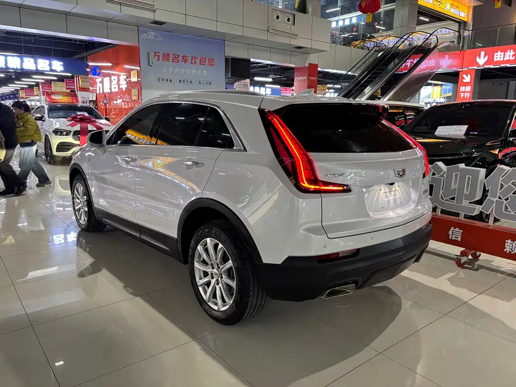 CADILLAC XT4