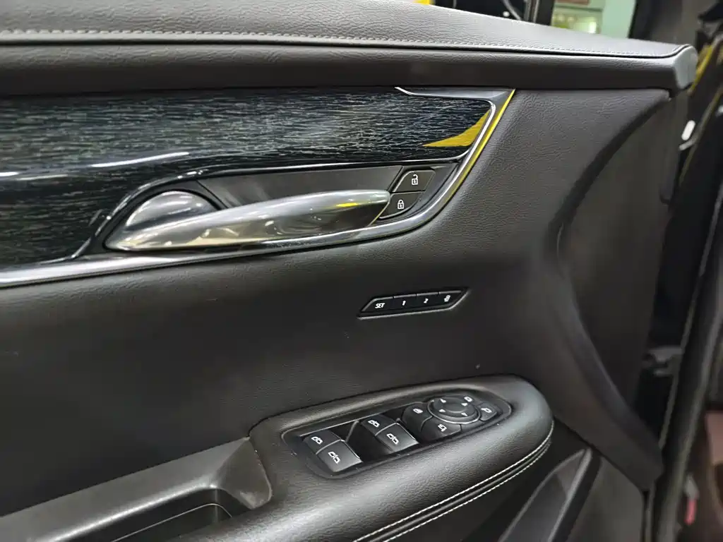 Cadillac XT5 — миниатюра 7